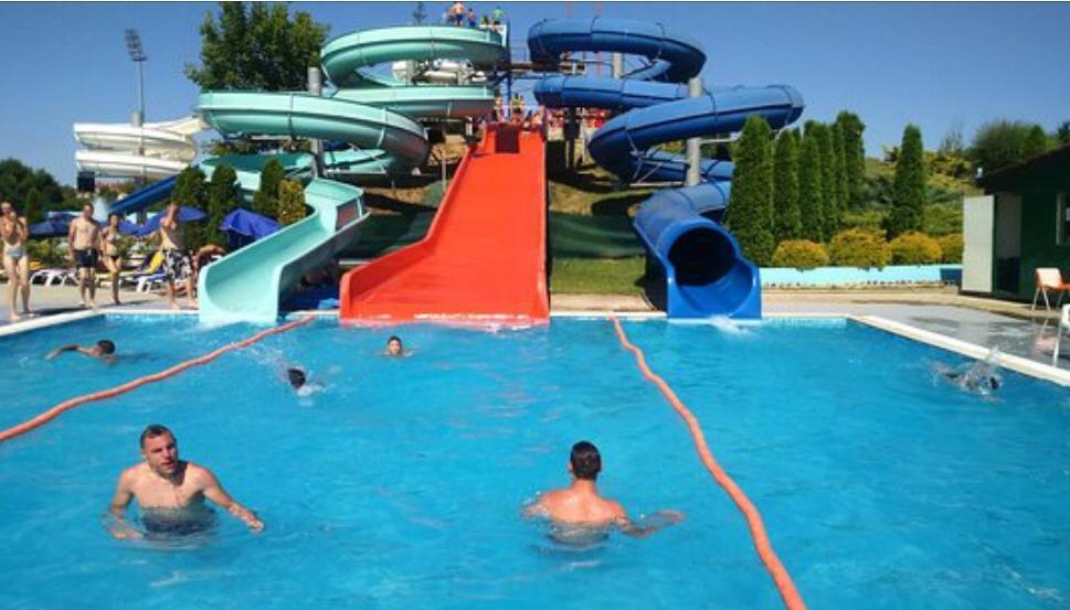 Holiday Wing Apartment 2 Ягодина Екстер'єр фото