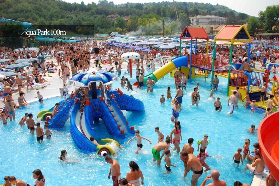 Holiday Wing Apartment 2 Ягодина Екстер'єр фото