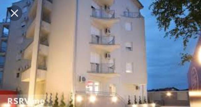 Holiday Wing Apartment 2 Ягодина Екстер'єр фото